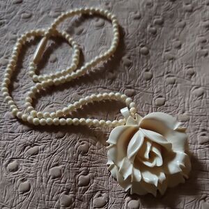 Antique Victorian Elegant Cream Carved Rose Pendant Necklace